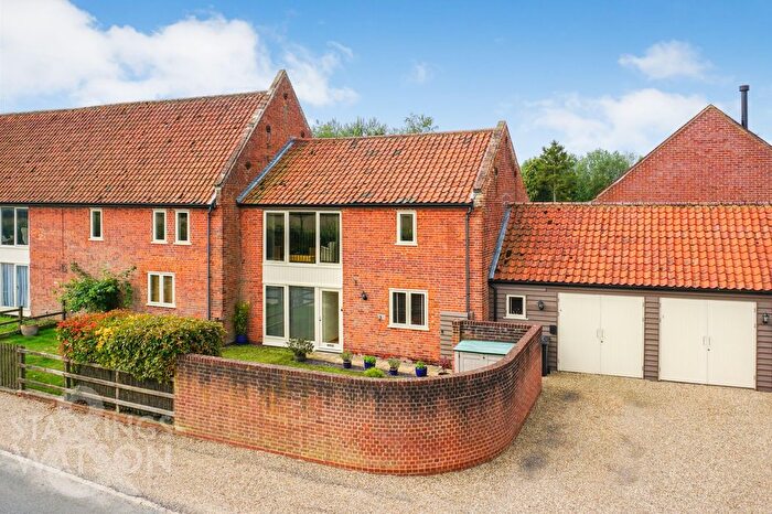 3 Bedroom Barn Conversion For Sale In Market Street, Tunstead, Norwich, NR12