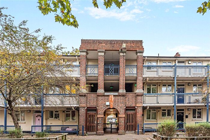 2 Bedroom Flat To Rent In Alexandra Gardens, London, W4