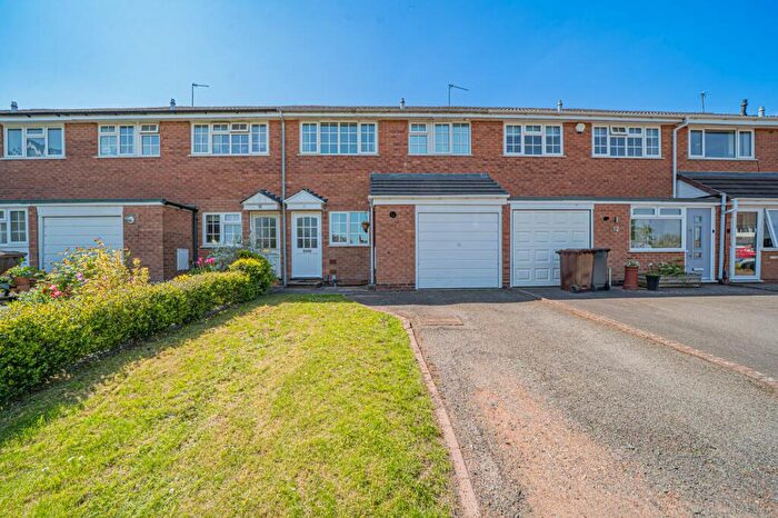 3 Bedroom Terraced House For Sale In Fennis Close, Dorridge, B93