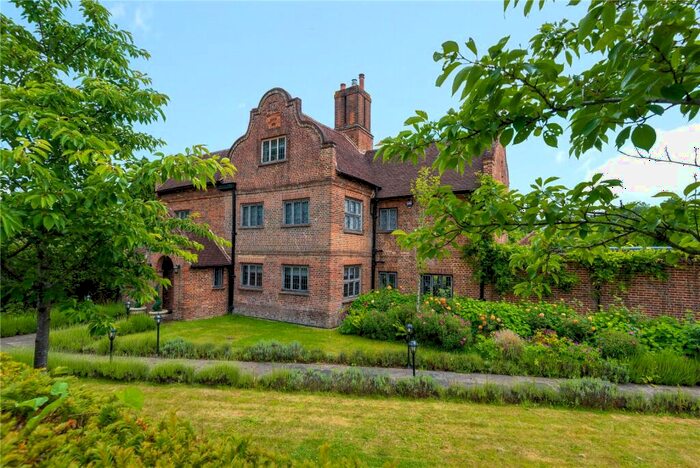 4 Bedroom Detached House To Rent In Bagshot Road, Chobham, Woking, Surrey, GU24