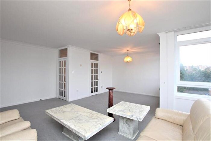 2 Bedroom Flat To Rent In Westchester Drive, Hendon, NW4
