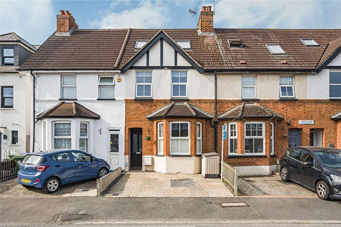 4 Bedroom Terraced House For Sale In Hersham, Walton-On-Thames, KT12