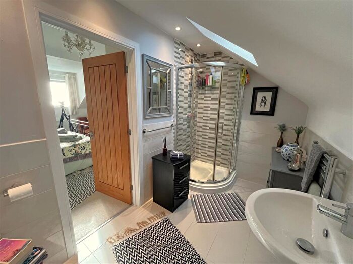 3 Bedroom Town House For Sale In Thumb Lane, Weston, Portland, DT5