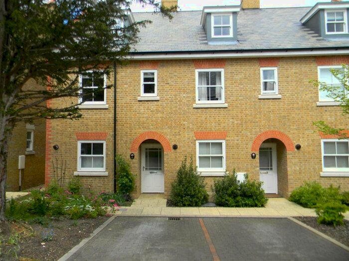 3 Bedroom Semi-Detached House To Rent In New Manor Croft, Berkhamsted, Hertfordshire, HP4