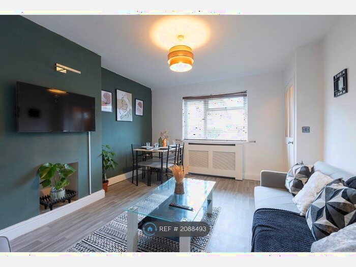 3 Bedroom Terraced House To Rent In Osmondthorpe Lane, Leeds, LS9