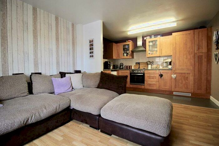 2 Bedroom Apartment To Rent In Cambrai Close, Lincoln, LN1