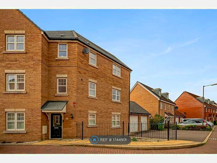 5 Bedroom Semi-Detached House To Rent In Tyson Road, Aylesbury, HP18