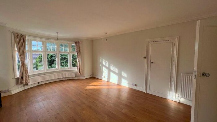 2 Bedroom Maisonette To Rent In Finchley Road, London, NW11