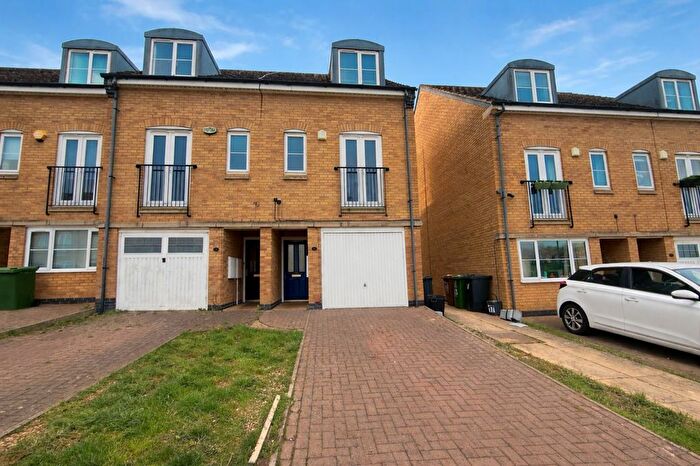 3 Bedroom Semi Detached House To Rent In Beaumont Way, Hampton Hargate, PE7
