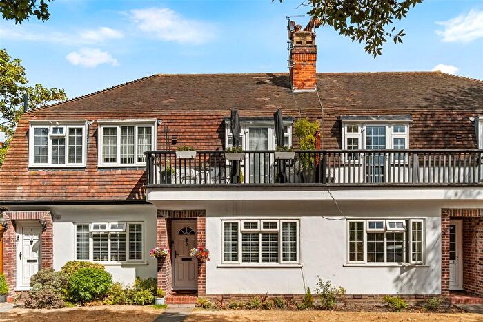 2 Bedroom Flat For Sale In Park Close, Hampton, TW12