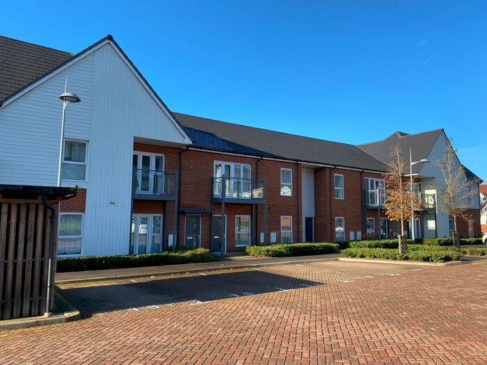 1 Bedroom Flat To Rent In Pondtail Avenue, Faygate, Horsham, RH12