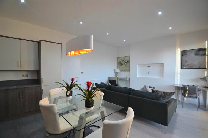 2 Bedroom Flat To Rent In Warwick Road, Ealing, W5