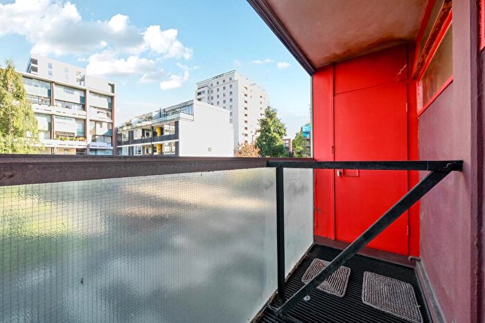 2 Bedroom Flat For Sale In Golden Lane Estate, Clerkenwell, London, EC1Y
