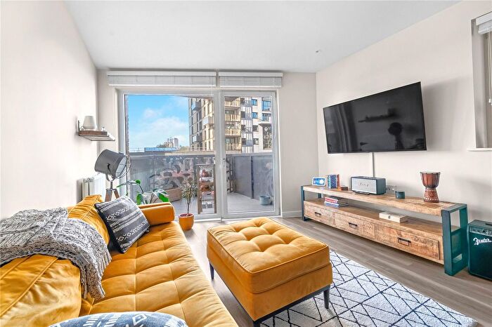 1 Bedroom Flat For Sale In Green Ferry Way, Walthamstow, London, E17