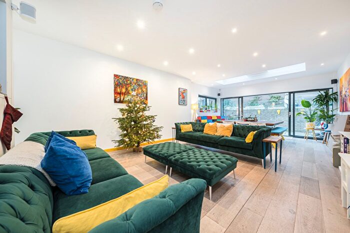 2 Bedroom Detached House To Rent In Stanley Street, London, SE8