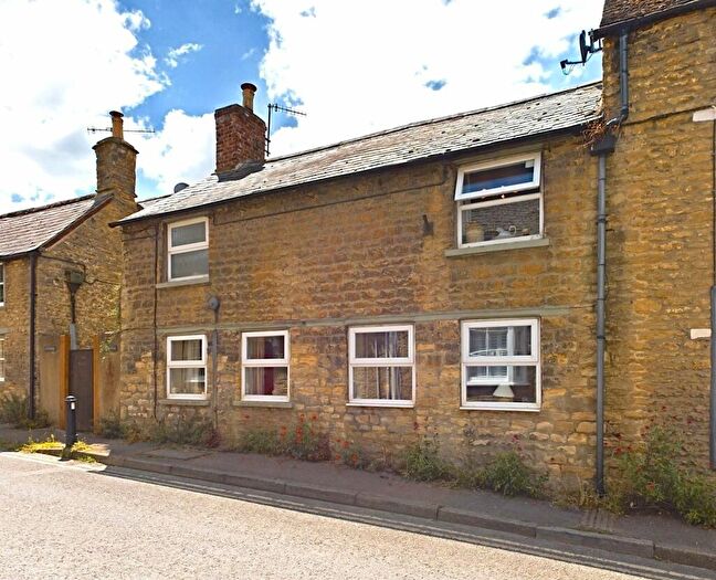 3 Bedroom Semi-Detached House For Sale In Thames Street, Charlbury, Chipping Norton, OX7