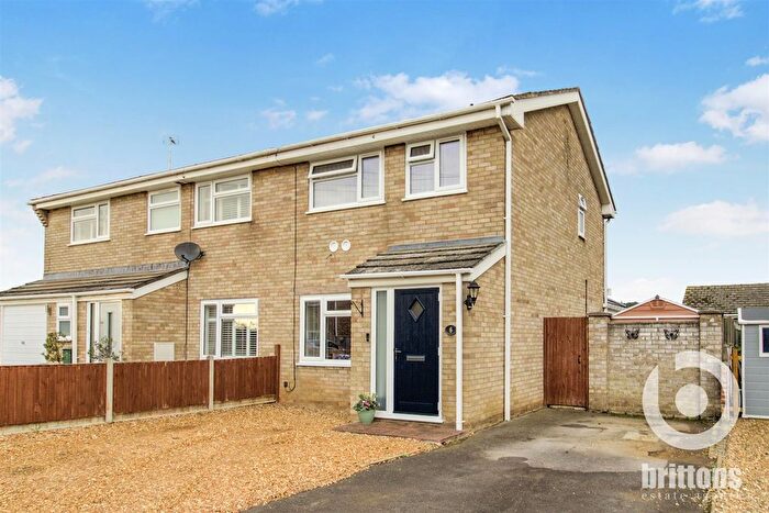 3 Bedroom Semi-detached House For Sale In Goosander Close, Snettisham, King's Lynn, PE31