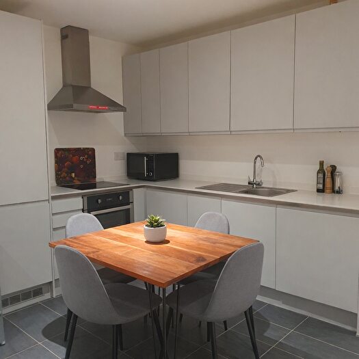 2 Bedroom Apartment To Rent In Boundary Lane, Manchester, Greater Manchester, M15