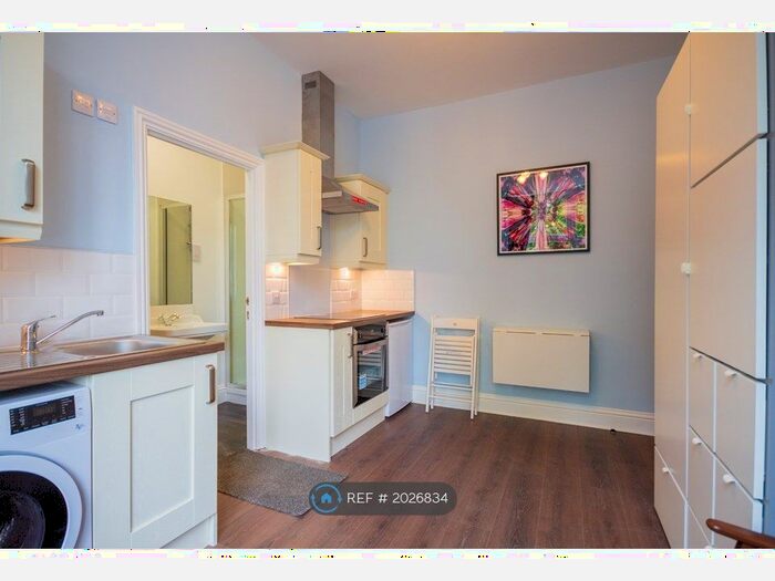 1 Bedroom Flat To Rent In Victoria Crescent, Eccles, Manchester, M30