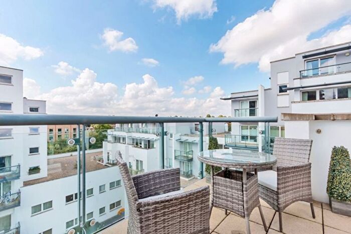 2 Bedroom Flat For Sale In Osiers Road, London, SW18