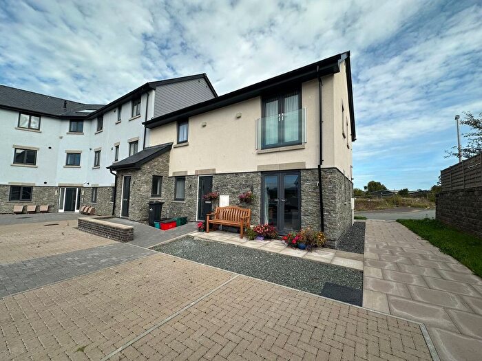 2 Bedroom Maisonette For Sale In Hoggan Park, Brecon, LD3