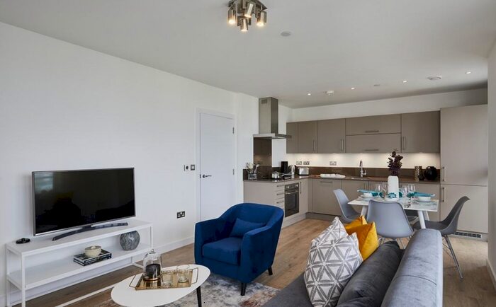 3 Bedroom Flat To Rent In Radial Avenue, London, London, E14