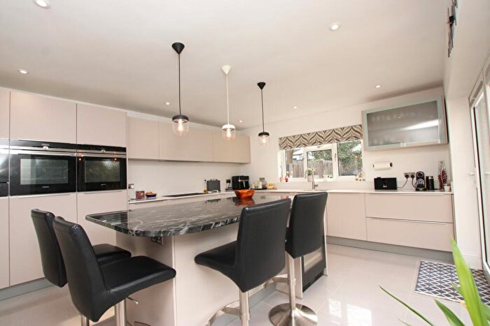 4 Bedroom Detached House For Sale In Blandford Avenue, Kettering, Northamptonshire, NN16