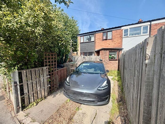 3 Bedroom End Terrace House For Sale In Victoria Street, Allerton Bywater, Castleford, WF10