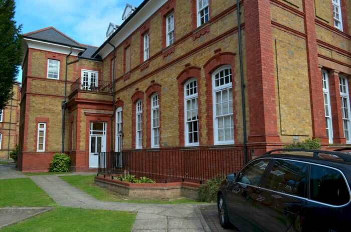 1 Bedroom Flat To Rent In Newsholme Drive, Winchmore Hill, N21