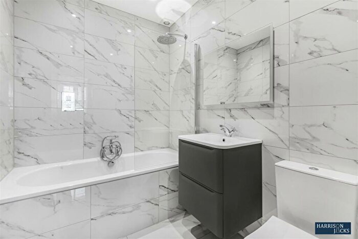 2 Bedroom Flat To Rent In Kings Road, Kingston Upon Thames, KT2