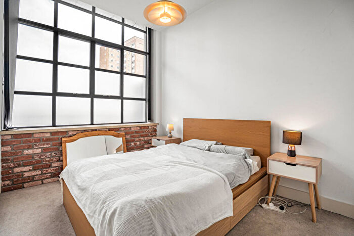 2 Bedroom Apartment For Sale In Chatham Place, London, E9 - Photo 5