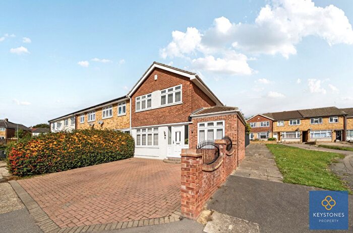 4 Bedroom End Of Terrace House For Sale In Highfield Link, Collier Row, RM5