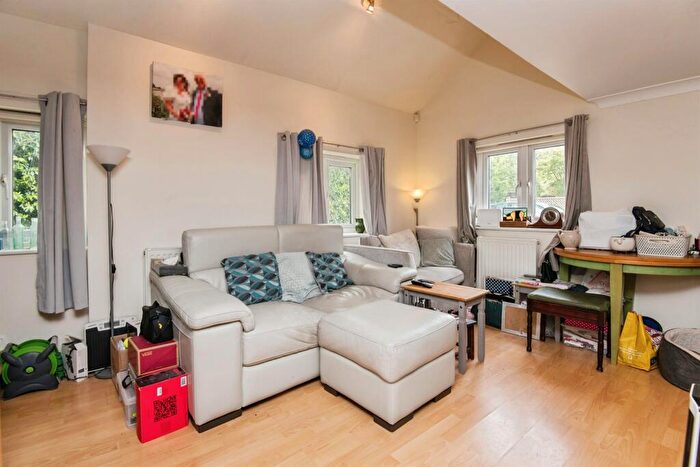 1 Bedroom Detached House For Sale In Village Way, Aylesbeare, Exeter, EX5