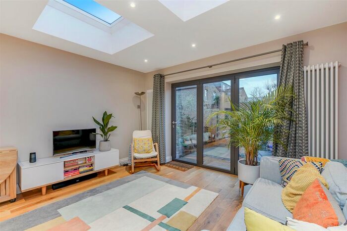 2 Bedroom Flat To Rent In Elthorne Avenue, London, W7