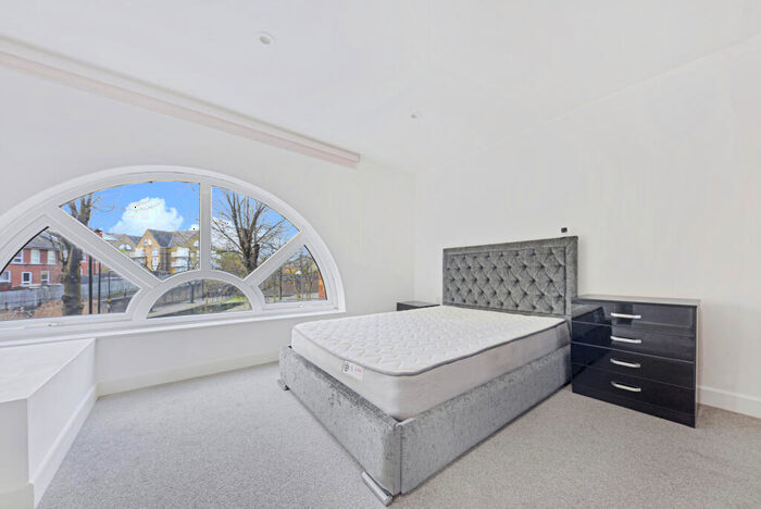 1 Bedroom Flat To Rent In Middleton Drive, Surrey Quays, SE16