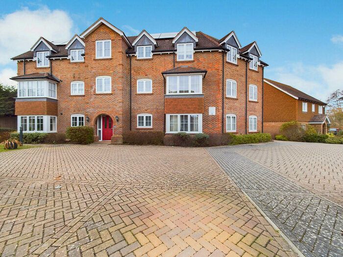 2 Bedroom Apartment To Rent In Brookfield Close, Horsham, RH12