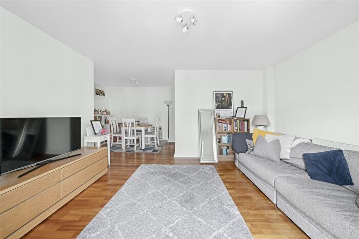 2 Bedroom Flat To Rent In Sunlight Square, London, E2