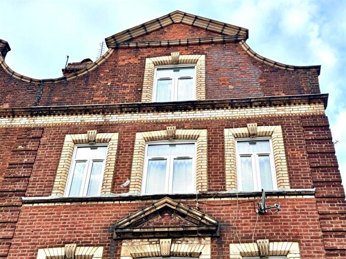 3 Bedroom Flat To Rent In Lewisham Way, London, SE4