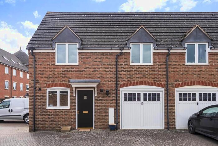 3 Bedroom Semi-Detached House To Rent In Michaels Mews, Aylesbury, HP19