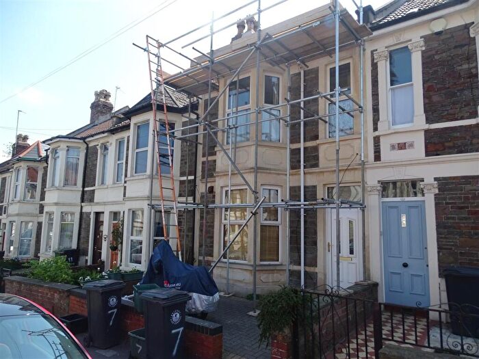 3 Bedroom House To Rent In Quarrington Rd Tff, Bristol, BS7