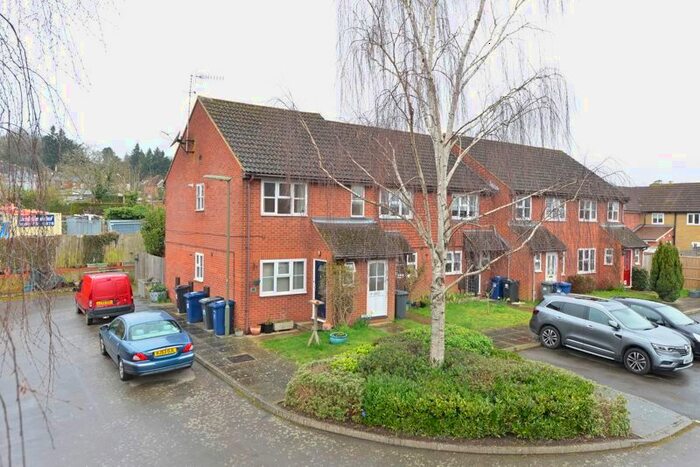 1 Bedroom Flat To Rent In Elizabeth Court, Elizabeth Road, Godalming, GU7
