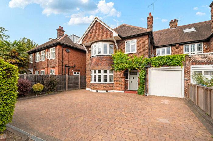 6 Bedroom Semi-Detached House For Sale In Bancroft Avenue, East Finchley, N2