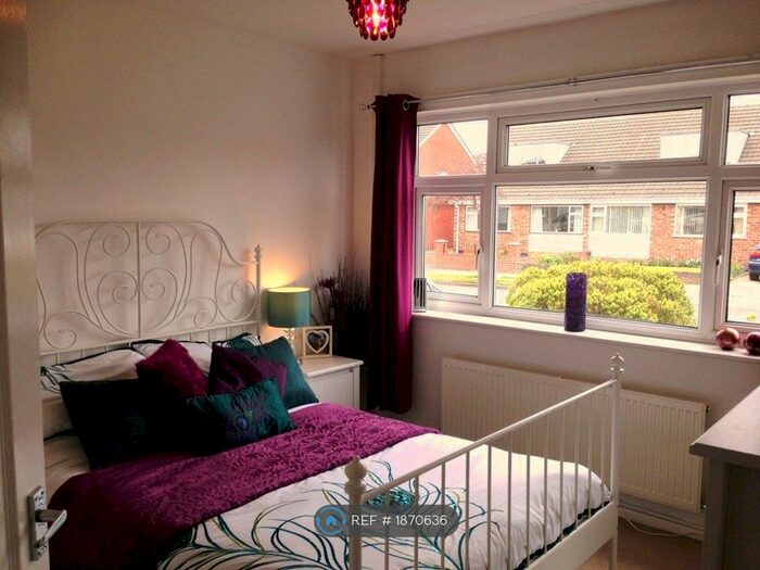 2 Bedroom Bungalow To Rent In Sutherland Drive, Wirral, CH62