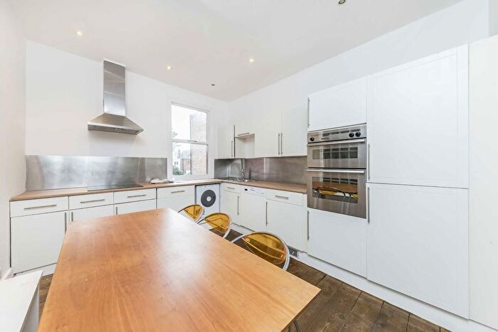 3 Bedroom Flat To Rent In Maldon Road, Acton, W3