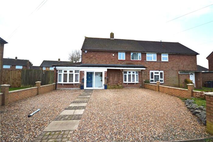 4 Bedroom Semi-Detached House For Sale In Redferns Close, Luton, Bedfordshire, LU1