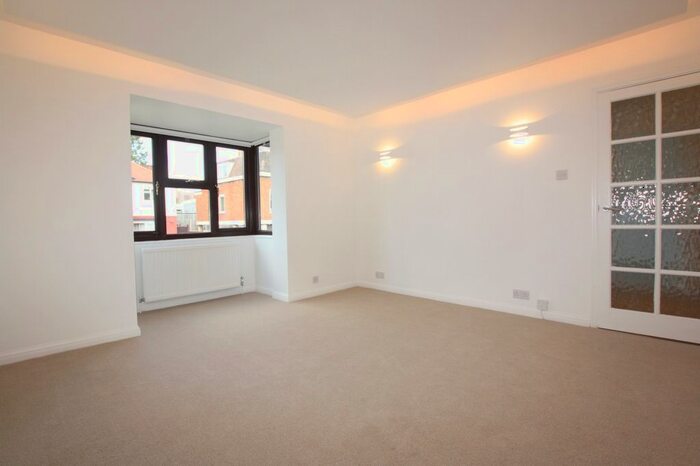 1 Bedroom Flat To Rent In Lansdown Court, Rundell Crescent, Hendon, NW4