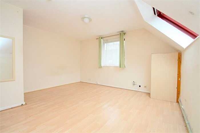 Studio For Sale In Moormede Crescent, Staines-Upon-Thames, TW18