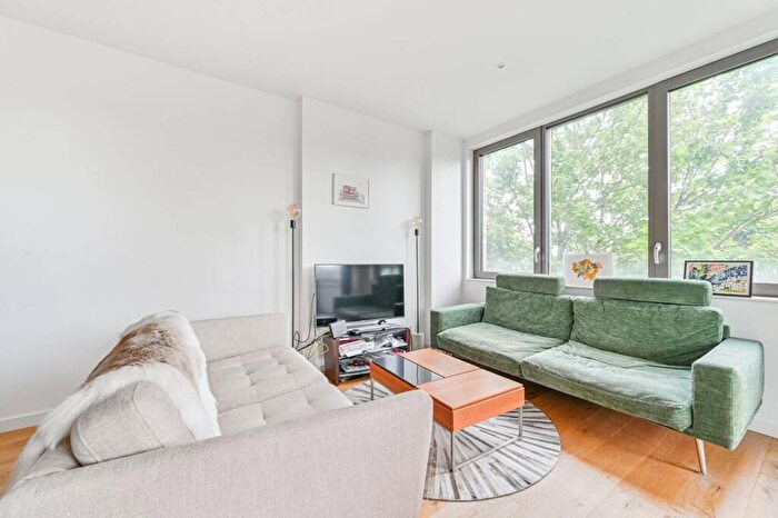 2 Bedroom Flat To Rent In Camberwell Passage, Camberwell Green, London, SE5