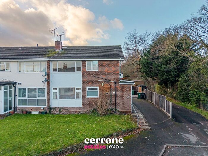 2 Bedroom Maisonette For Sale In Battens Close, Lodge Park, Redditch, B98