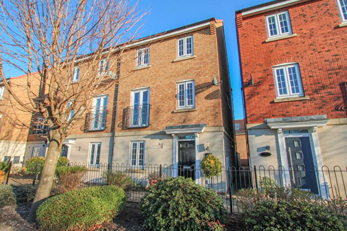 4 Bedroom Town House To Rent In Lakeside Boulevard, Lakeside, Doncaster, DN4